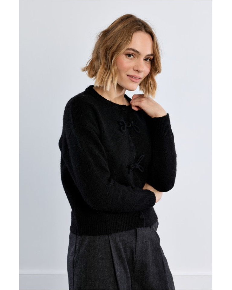 CARDIGAN NEGRO DETALLES...